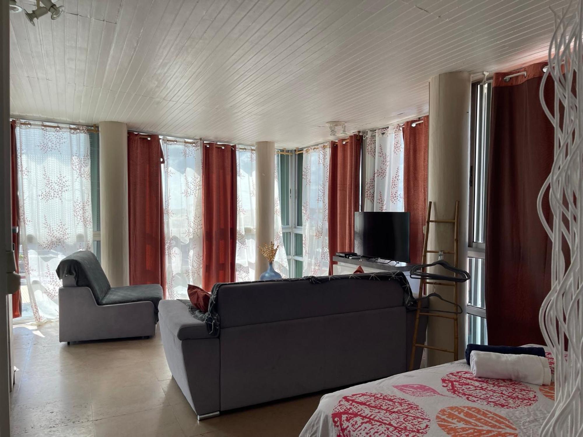 Penthouse Seaside 10 Min Port, Croisiere Et Aeroport Apartment Пойнт а Питр Екстериор снимка